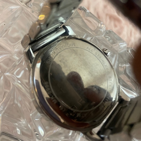 Silver MK watch authentic. Serial # shown - Picture 5 of 5